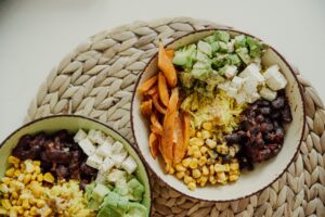 Gesunde Ernährung für eine gesunde Hüfte – zwei lecker aussehende Buddha Bowls